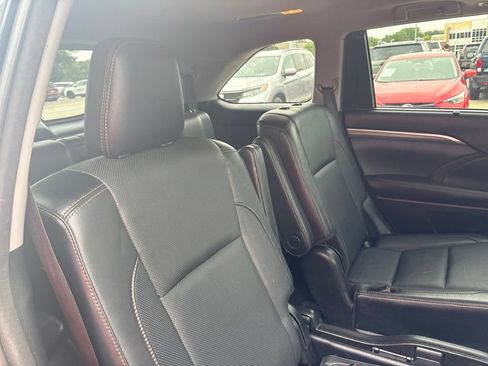 Used 2017 Toyota Highlander Limited AWD/4WD image 35