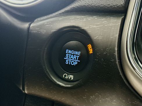 Used 2017 Jeep Grand Cherokee Altitude image 21