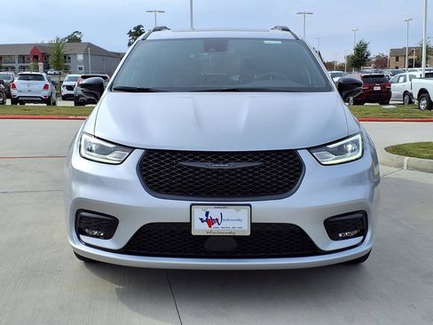 New 2026 Chrysler Pacifica Limited w/ S Appearance Package FWD image 4