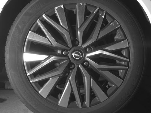 Used 2025 Nissan Altima 2.5 SV FWD image 15