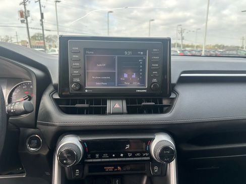 Used 2022 Toyota RAV4 XLE image 40