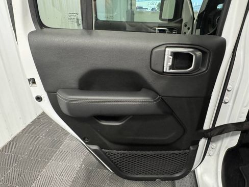 Used 2021 Jeep Wrangler Unlimited Sahara w/ Cold Weather Group AWD/4WD image 12