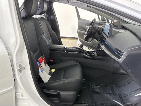 Used 2025 Toyota Prius AWD image 28