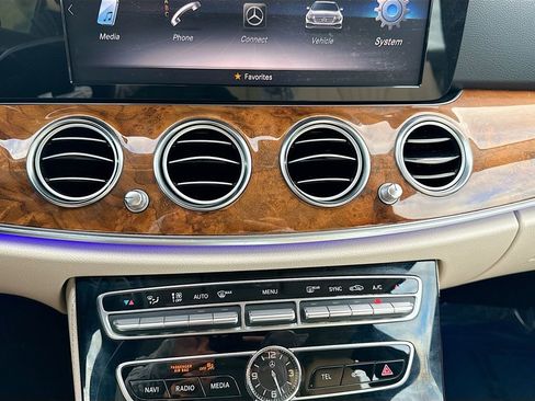 Used 2018 Mercedes-Benz E 300 w/ Premium 1 Package image 33