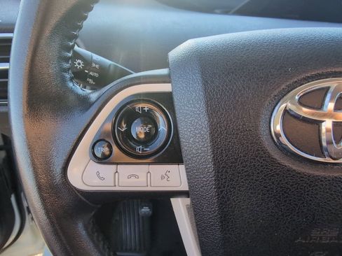 Used 2017 Toyota Prius Prime Premium image 14