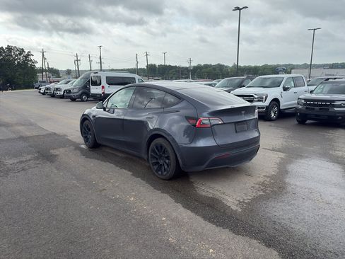 Used 2021 Tesla Model Y Long Range AWD/4WD image 2