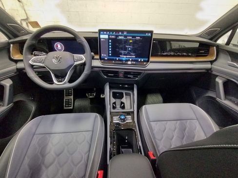New 2026 Volkswagen Tiguan SEL R-Line image 39