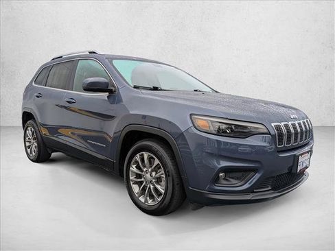 Used 2020 Jeep Cherokee Latitude Plus image 3