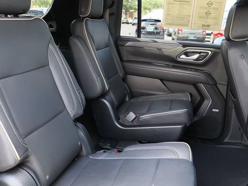 Certified 2023 GMC Yukon XL SLT w/ SLT Premium Package RWD image 32