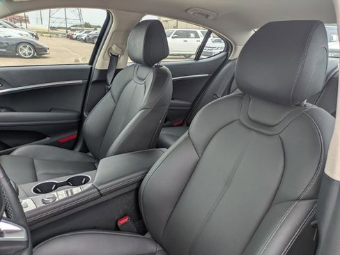 Used 2025 Genesis G70 2.5T image 16