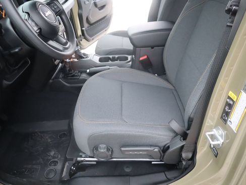 New 2026 Jeep Gladiator Sport AWD/4WD image 10