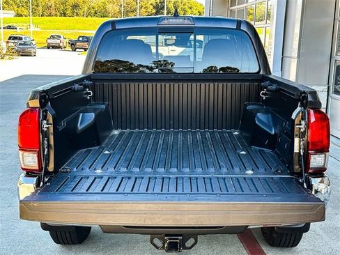 Used 2022 Toyota Tacoma SR5 image 31