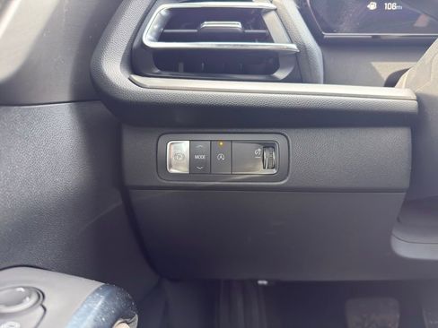 Used 2024 Chevrolet Traverse LT w/ Enhanced Driving Package image 17