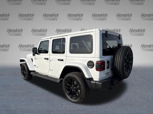Used 2025 Jeep Wrangler Sahara image 7