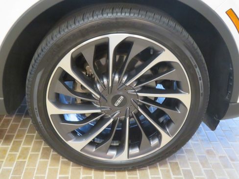 Used 2020 Lincoln Aviator Reserve w/ Equipment Group 202A image 10