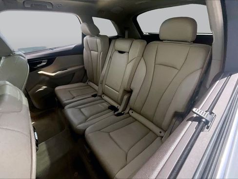 Used 2018 Audi Q7 3.0T Prestige w/ Prestige Package AWD/4WD image 19