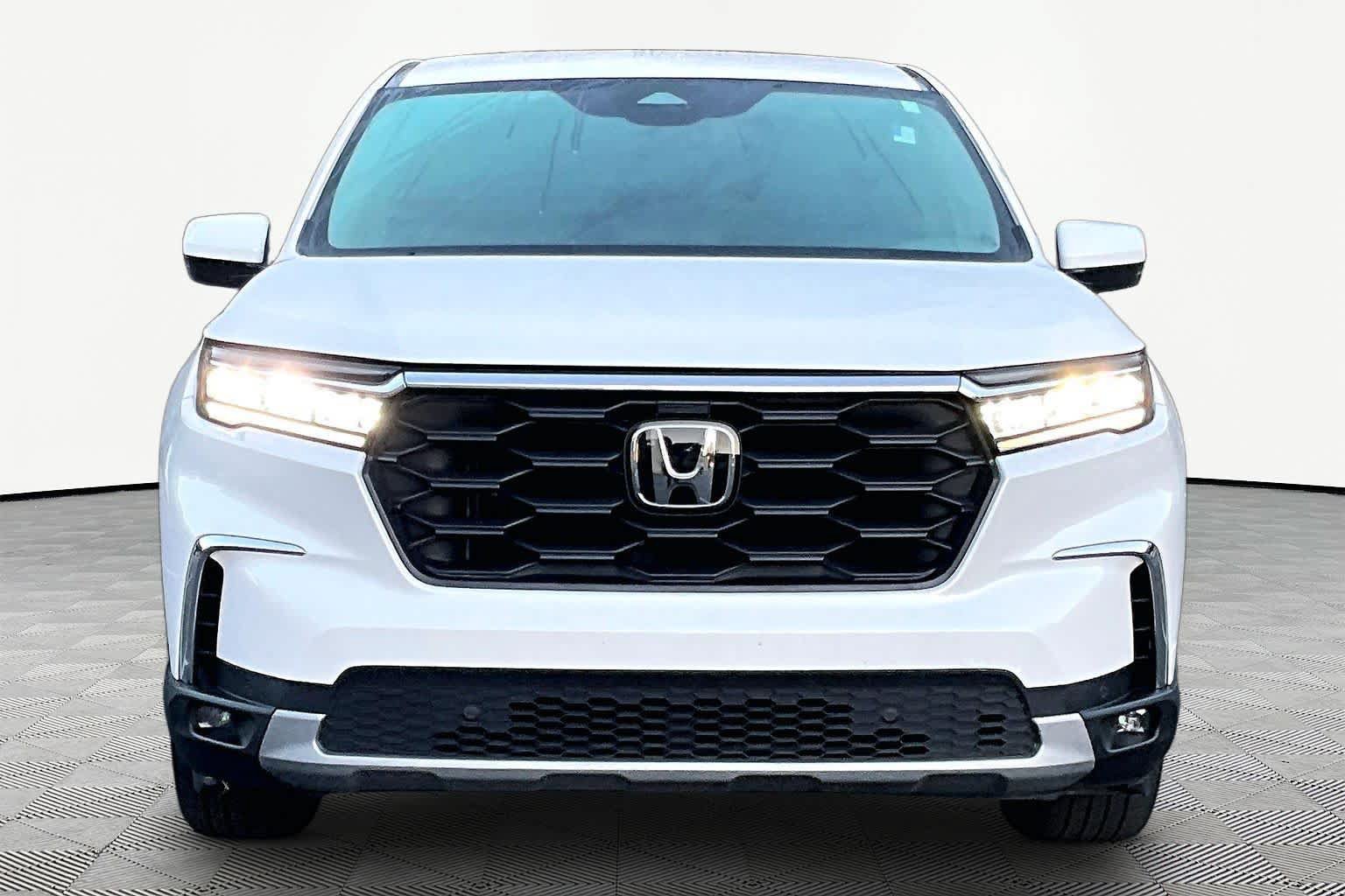 Used 2025 Honda Pilot EX-L image 4