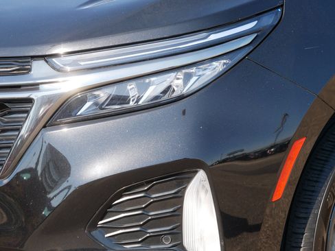Used 2022 Chevrolet Equinox RS w/ RS Leather Package image 16