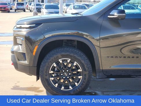 Used 2024 Chevrolet Traverse Z71 w/ Enhanced Driving Package image 9