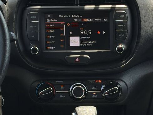 Used 2025 Kia Soul LX w/ LX Technology Package FWD image 17
