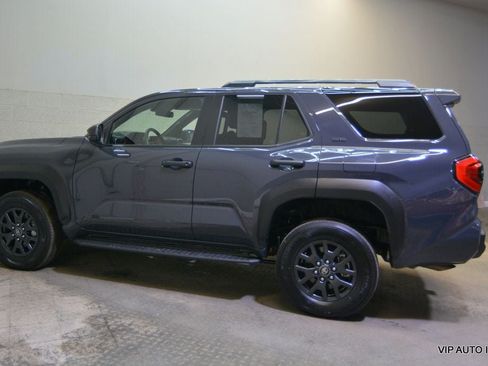 Used 2025 Toyota 4Runner SR5 AWD/4WD image 7