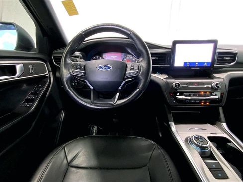 Used 2020 Ford Explorer XLT w/ Equipment Group 202A RWD image 4