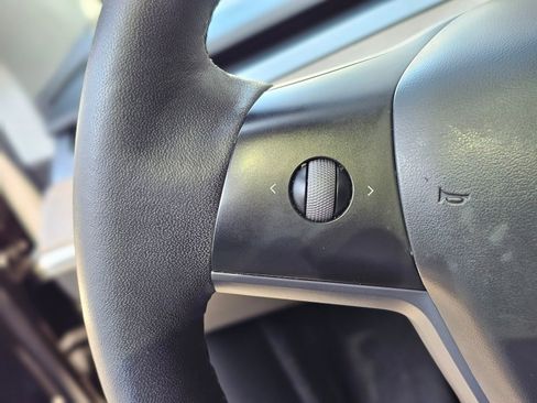 Used 2024 Tesla Model Y Long Range AWD/4WD image 16