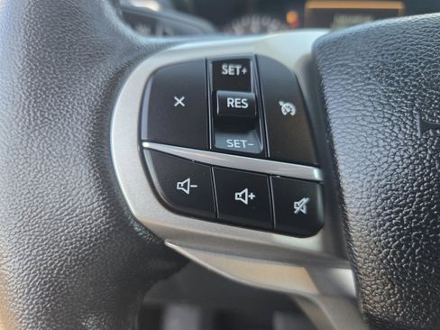 Used 2023 Ford Explorer XLT w/ Equipment Group 202A RWD image 18