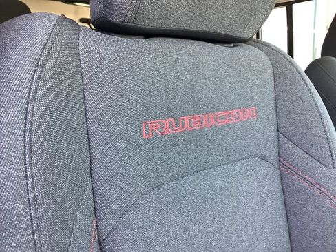 Used 2025 Jeep Wrangler Unlimited Rubicon w/ Convenience Group AWD/4WD image 42