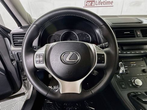 Used 2013 Lexus CT 200h w/ Leather Pkg FWD image 19