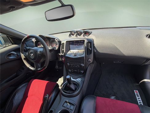 Used 2017 Nissan 370Z NISMO RWD image 27