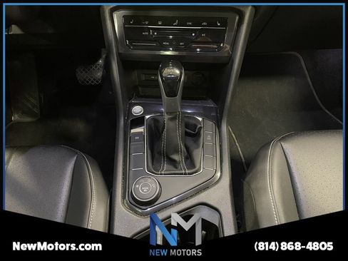 Used 2023 Volkswagen Tiguan SE w/ Panoramic Sunroof Package AWD/4WD image 11