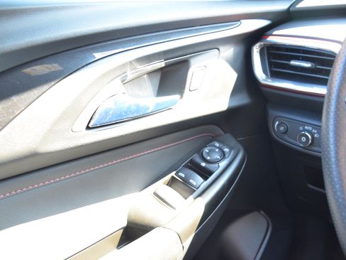 Used 2022 Chevrolet TrailBlazer RS image 11