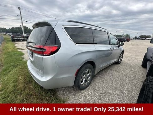 Used 2023 Chrysler Pacifica Limited AWD/4WD image 6