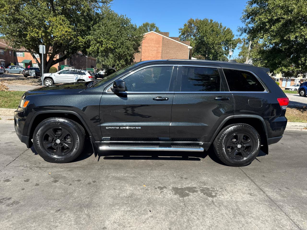 Used 2016 Jeep Grand Cherokee Laredo RWD image 3