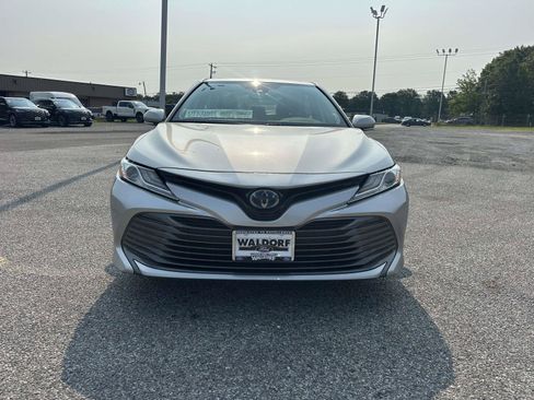 Used 2020 Toyota Camry XLE w/ Sunroof Package FWD image 2