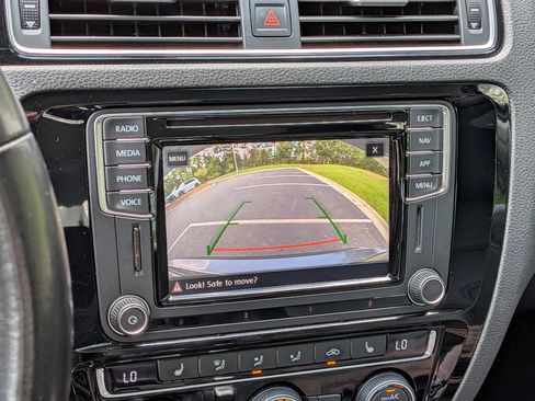 Used 2018 Volkswagen Jetta SEL FWD image 15