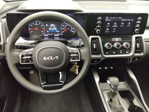 Used 2023 Kia Sorento LX image 22