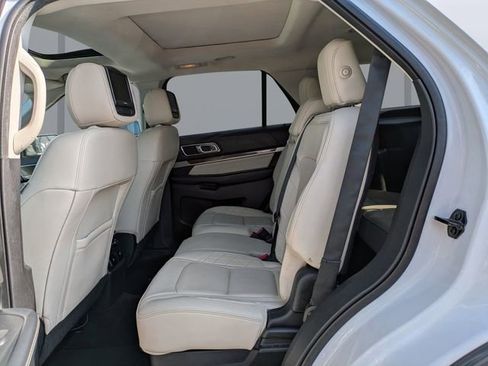 Used 2017 Ford Explorer Platinum image 14