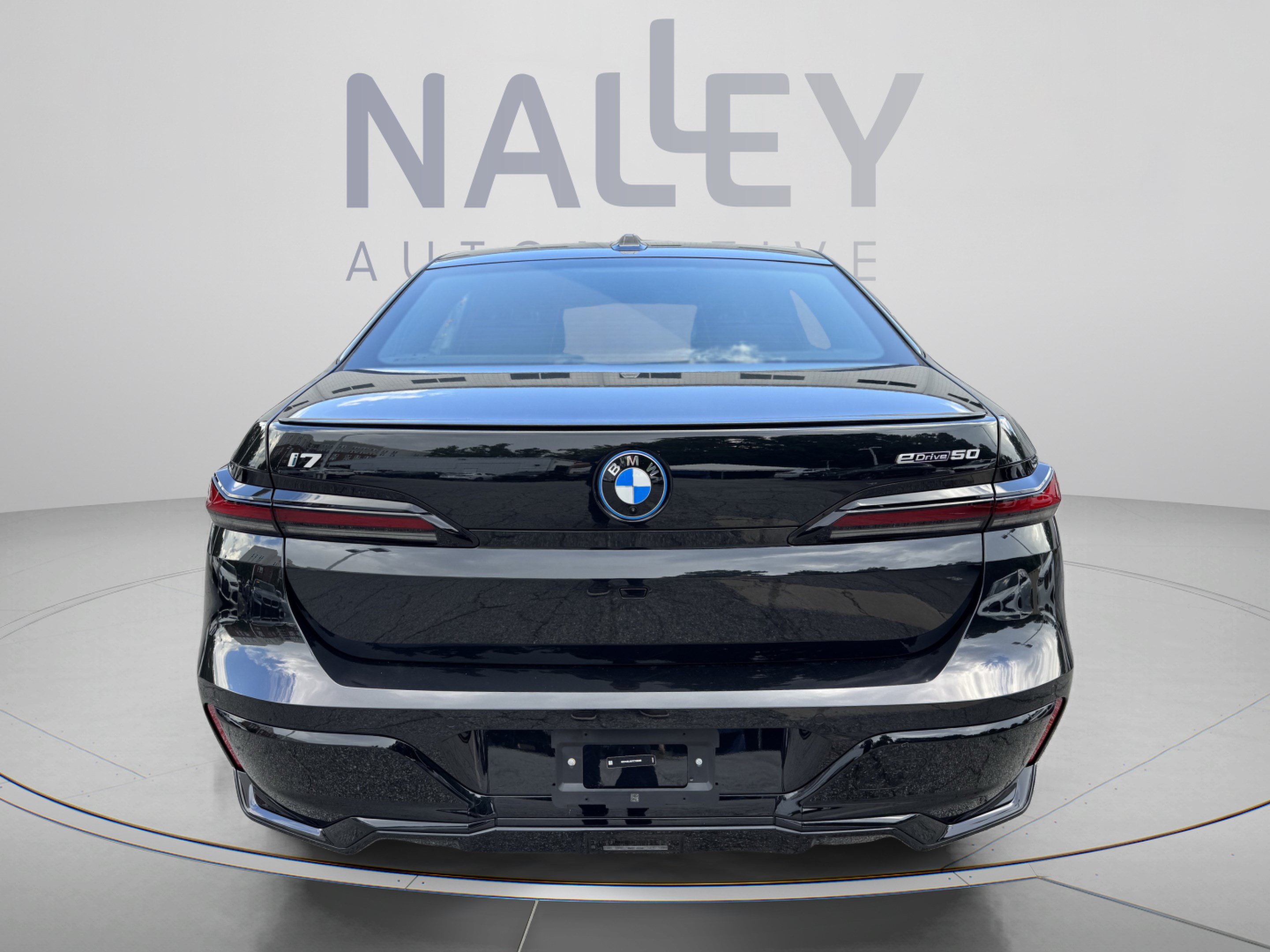 Used 2026 BMW i7 eDrive50 w/ M Sport Package RWD image 4