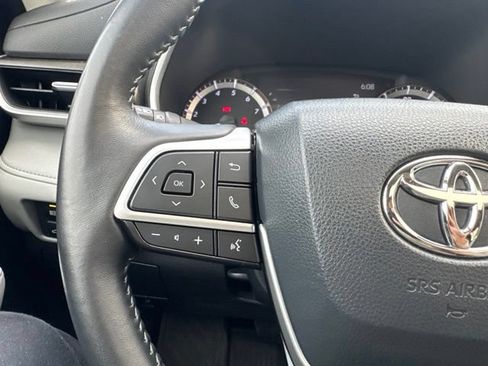 Used 2023 Toyota Highlander XLE AWD/4WD image 24