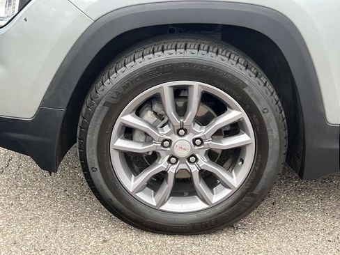 Used 2024 GMC Terrain SLT w/ LPO, Floor Liner Package AWD/4WD image 9
