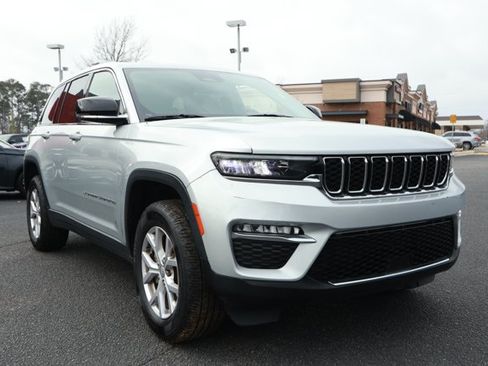 Used 2022 Jeep Grand Cherokee Limited RWD image 2