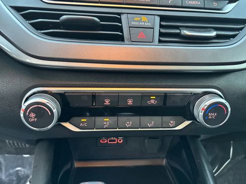 Used 2025 Nissan Altima 2.5 SR AWD/4WD image 18