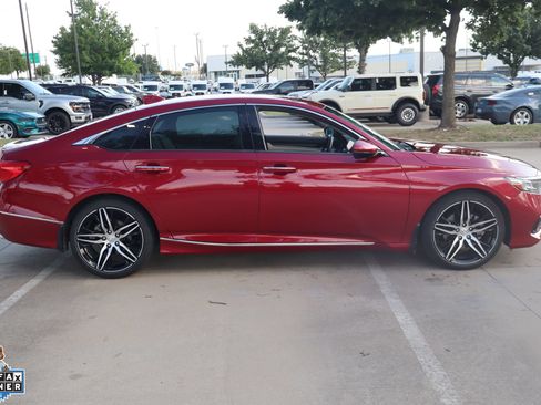Used 2022 Honda Accord Touring image 2