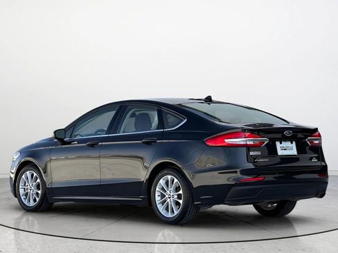 Used 2020 Ford Fusion SE image 2