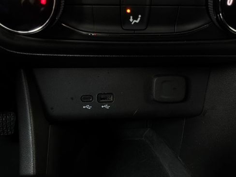 Used 2025 Buick Encore GX Preferred FWD image 23