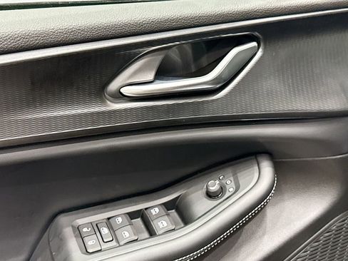 New 2025 Jeep Grand Cherokee L Laredo image 18