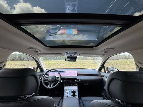 New 2026 Genesis GV70 2.5T Select image 3