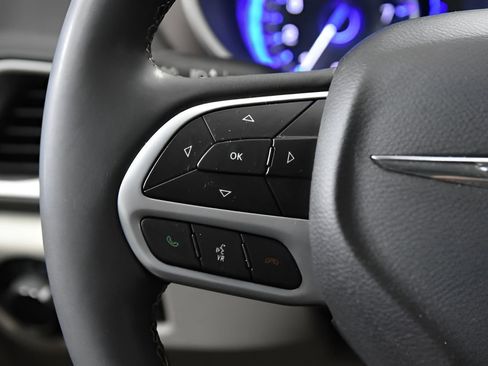 Used 2023 Chrysler Voyager LX image 17